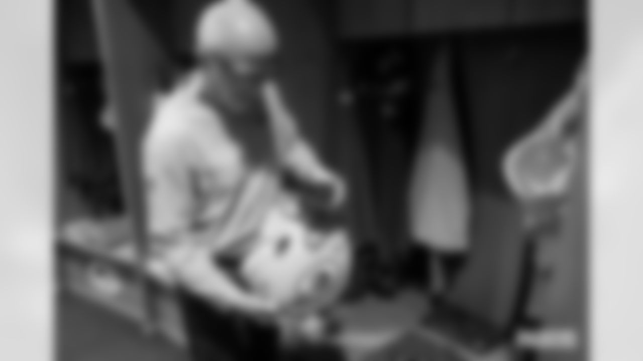 221113-locker-room-bobber-WM-004