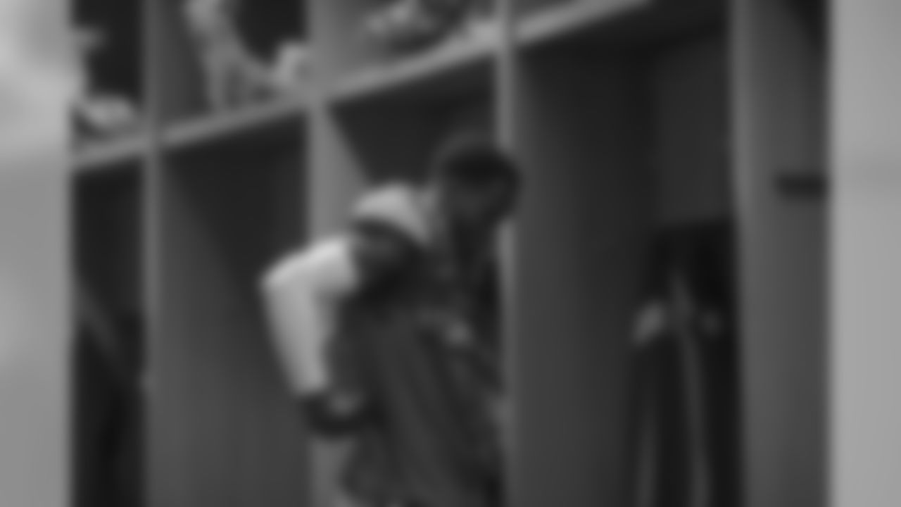 170910-locker-room-siegle-003