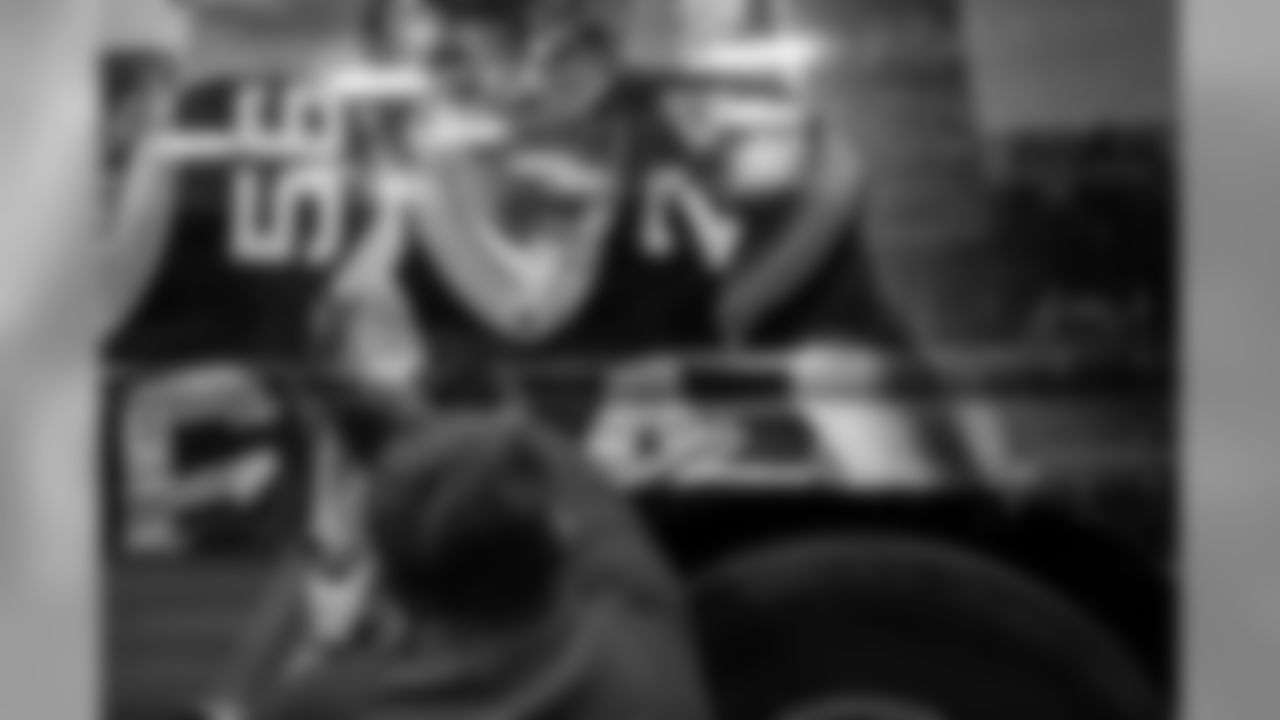 190408-tailgate-tour-bus-wrap-13
