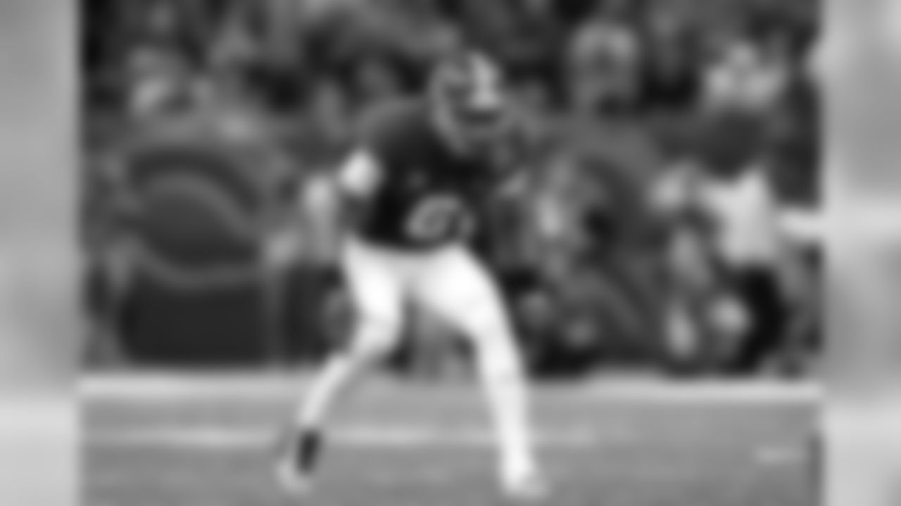 Junior season at Alabama, was a consensus All-America selection, earning first-team recognition from AP, the Football Writers Association of America and Sporting News…Earned first-team All-SEC honors from the coaches and second-team recognition from AP…Was named the team's Defensive Player of the Week four times