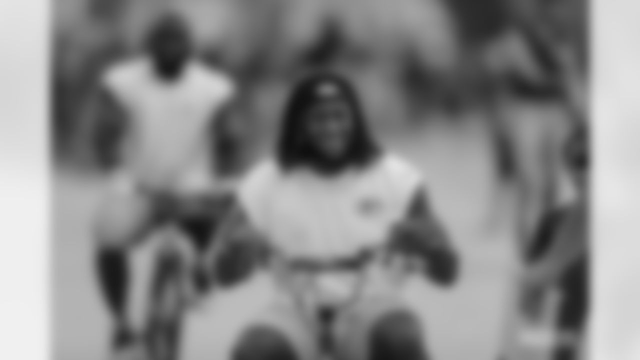 RB Aaron Jones