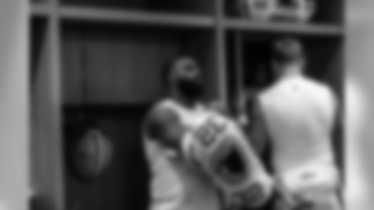 191014-locker-room-pass-8
