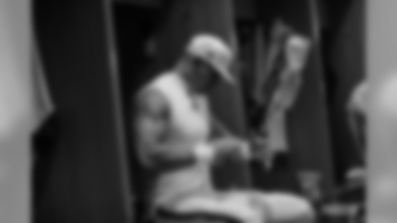 191014-locker-room-pass-4