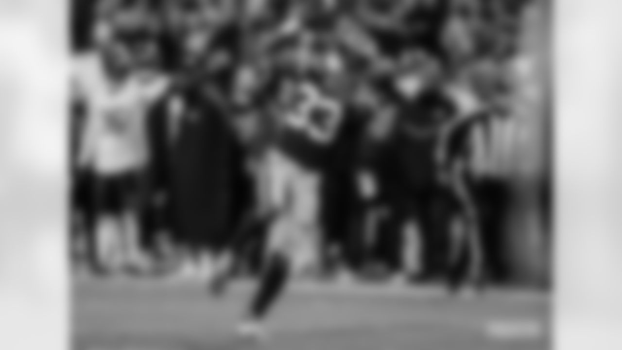 RB Aaron Jones