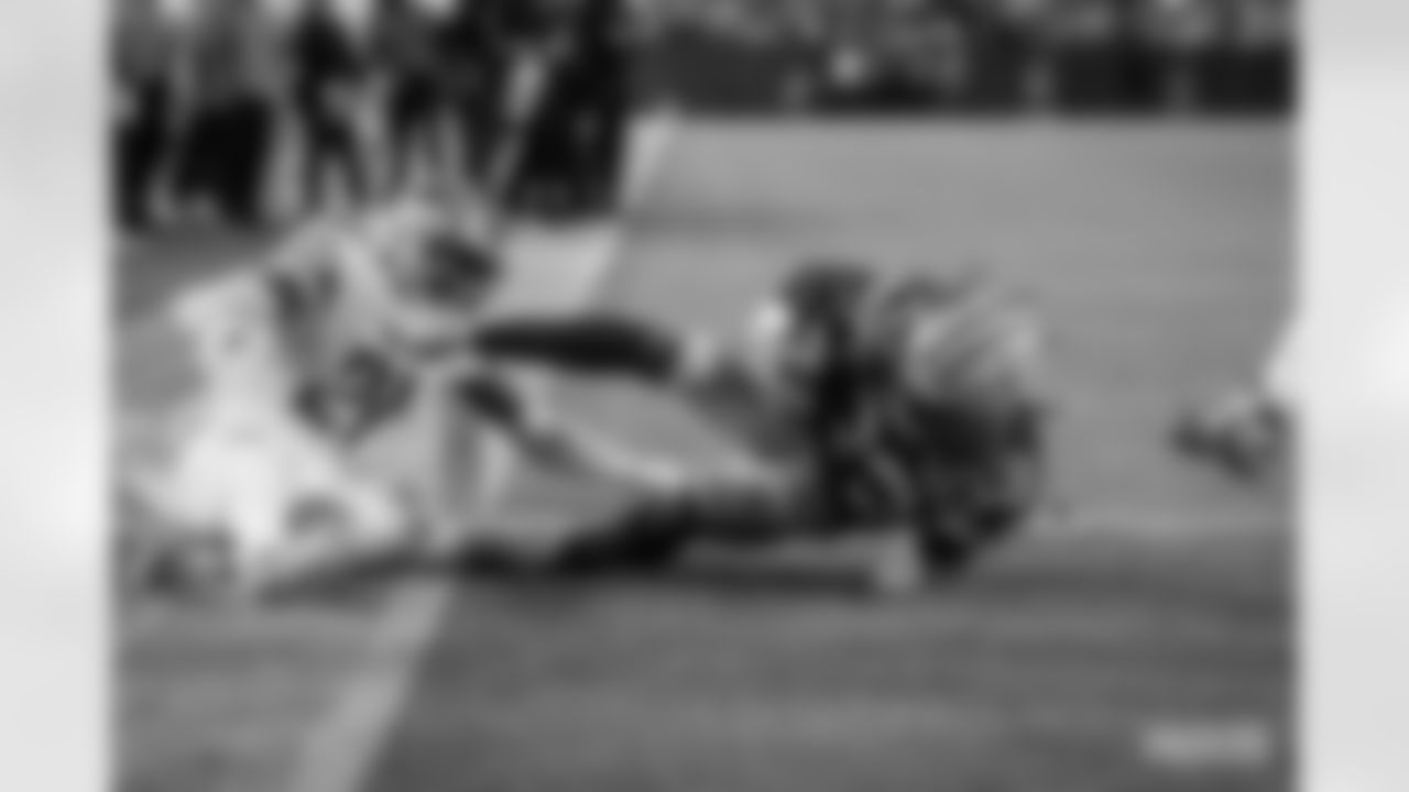 RB Aaron Jones