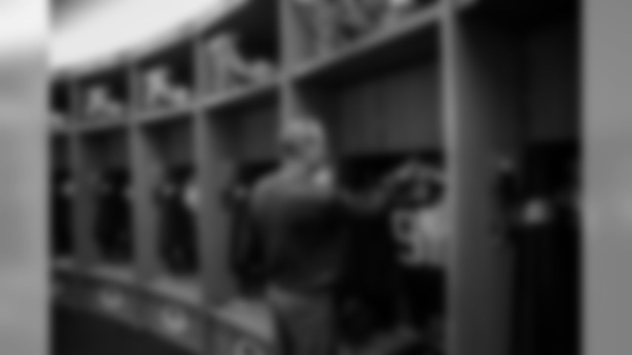 181111-locker-room-bobber-5