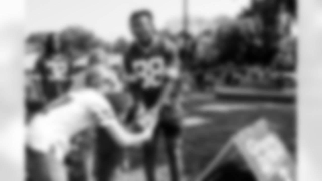 220913-football-outreach-gallery-2560041