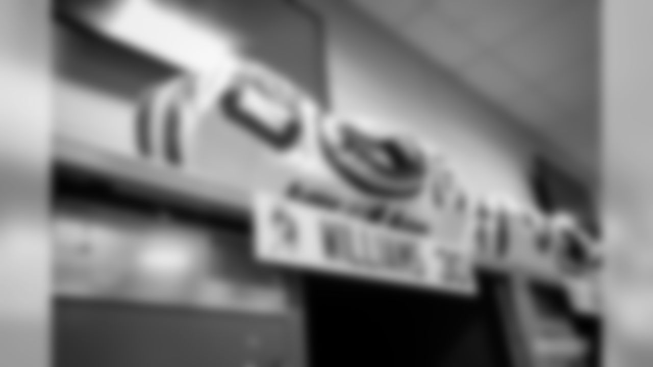 191201-packers-locker-room-bobber-WM-20