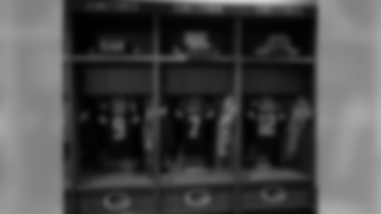 180816-packers-steelers-locker-bobber-25