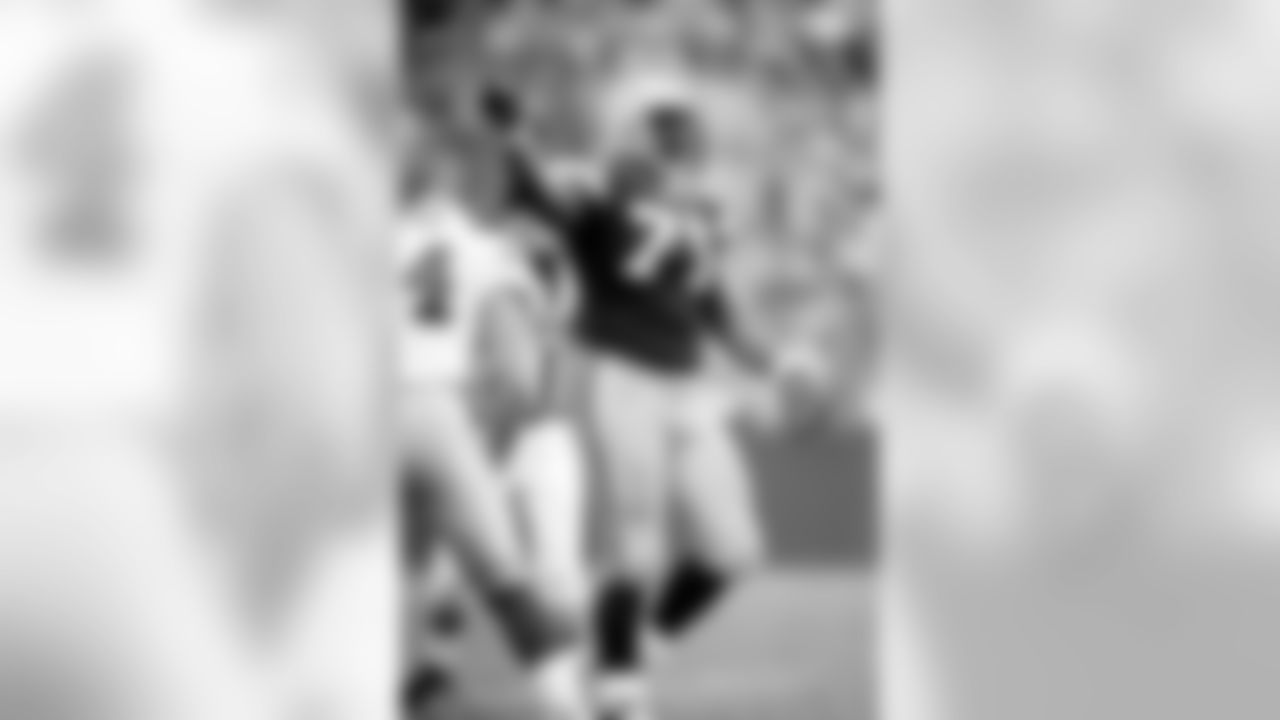 DT Santana Dotson (Tampa Bay, 1996)