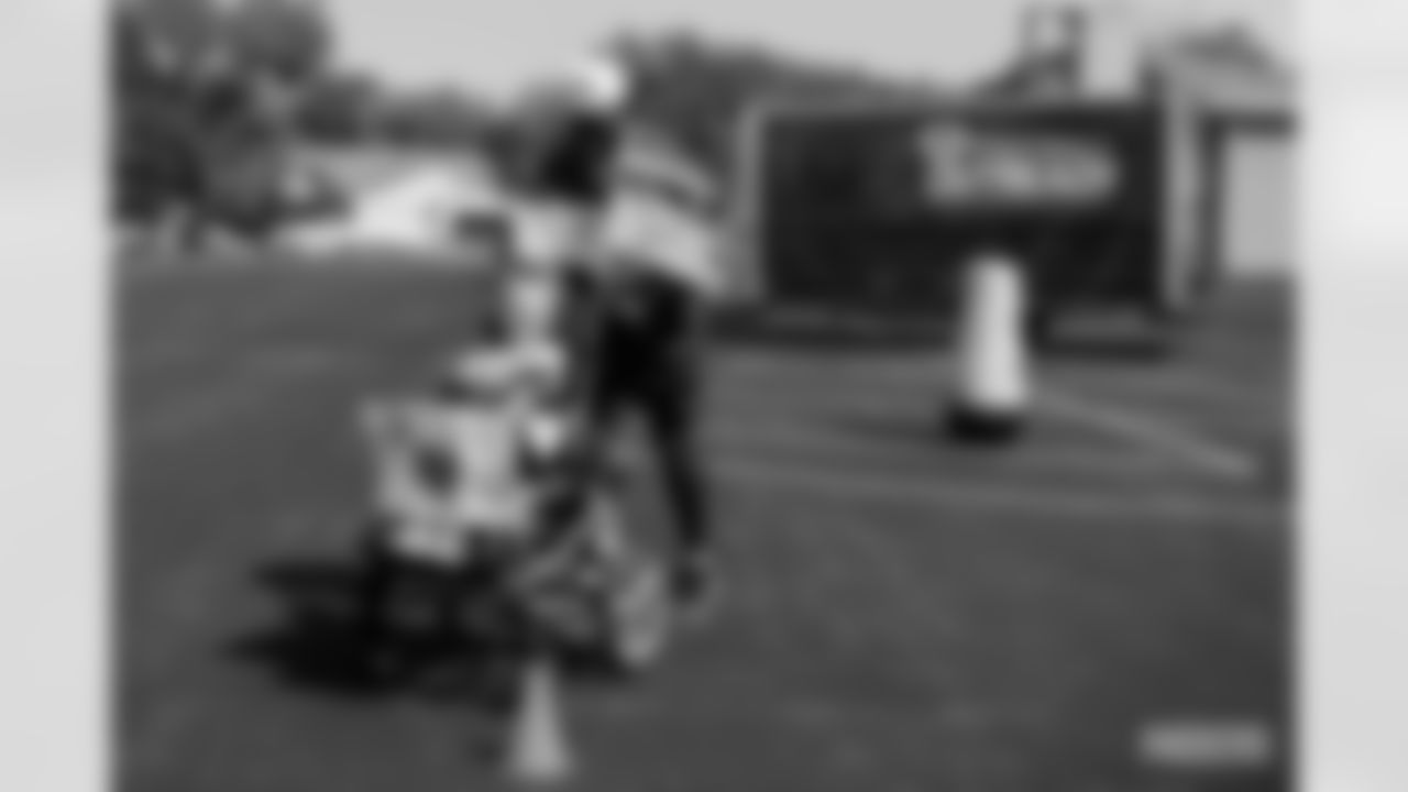 220913-football-outreach-gallery-2560018