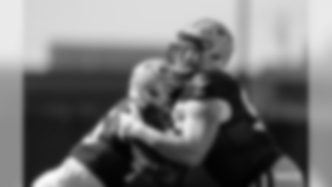 LB Delontae Scott & DL Tyler Lancaster