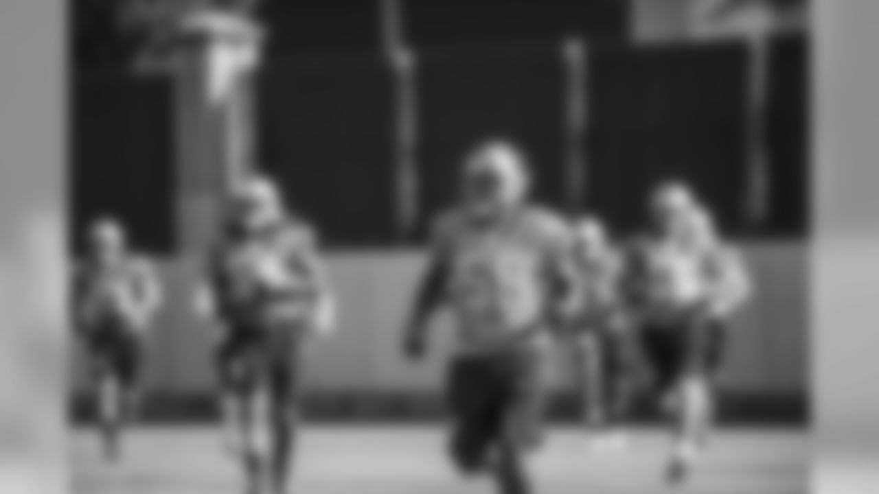 LB Thomas Davis, Sr.