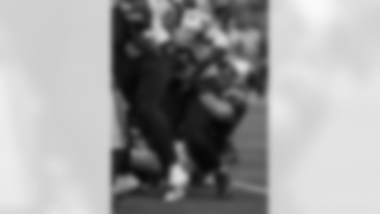 LB Luke Kuechly