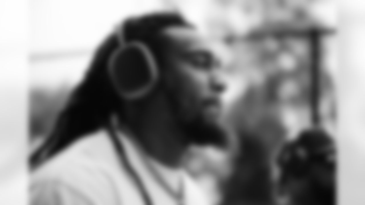 LB - Shaq Thompson
