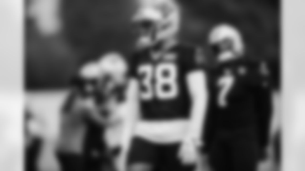 LB - 38 - Myles Hartsfield