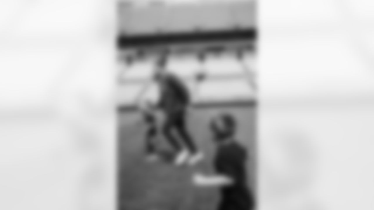 230321 Adam Thielen Signing-32