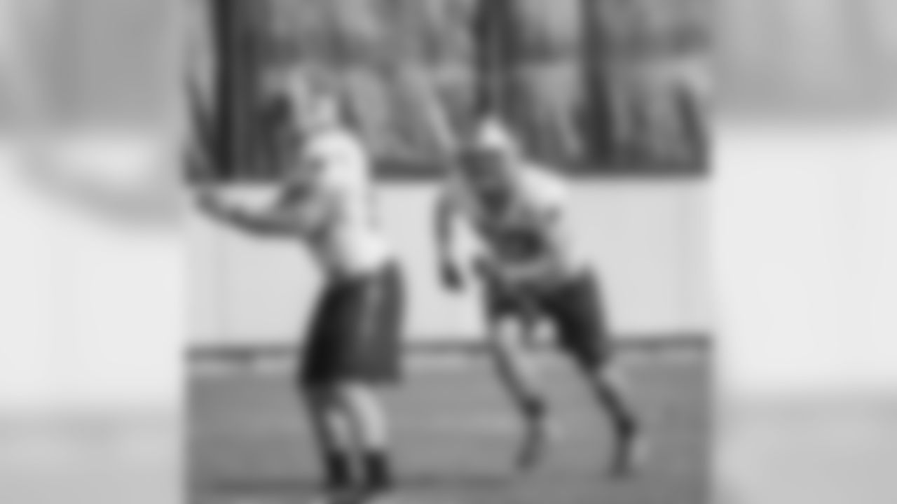 LBs David Mayo and Ben Jacobs