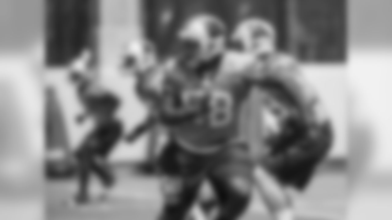 LB Thomas Davis, Sr.