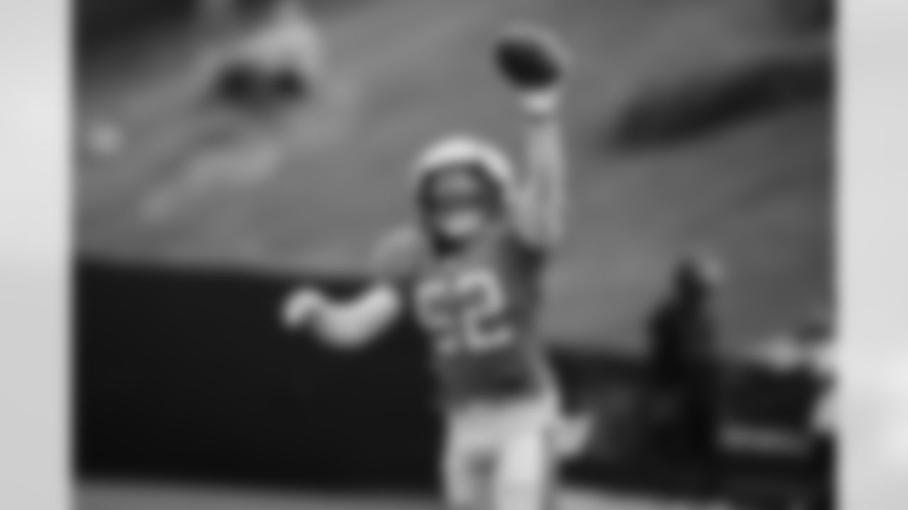 LB - 52 - Isaiah Graham-Mobley