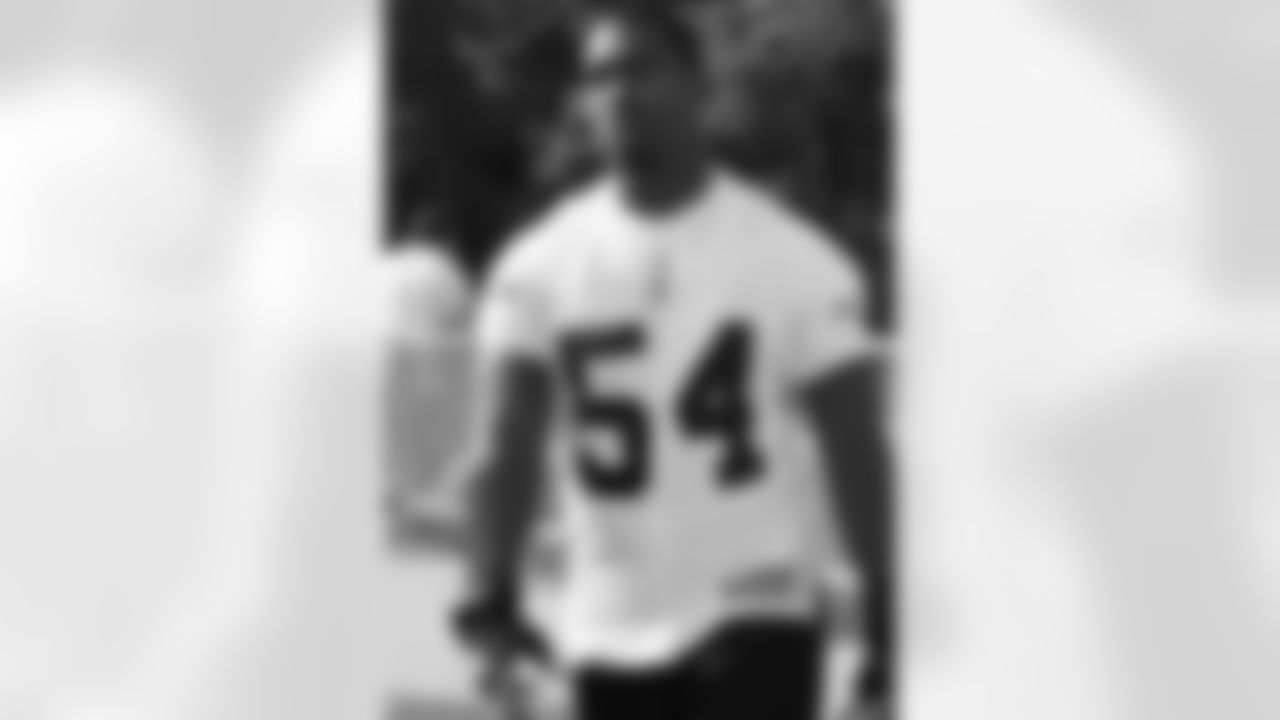 Linebacker Mortty Ivy.