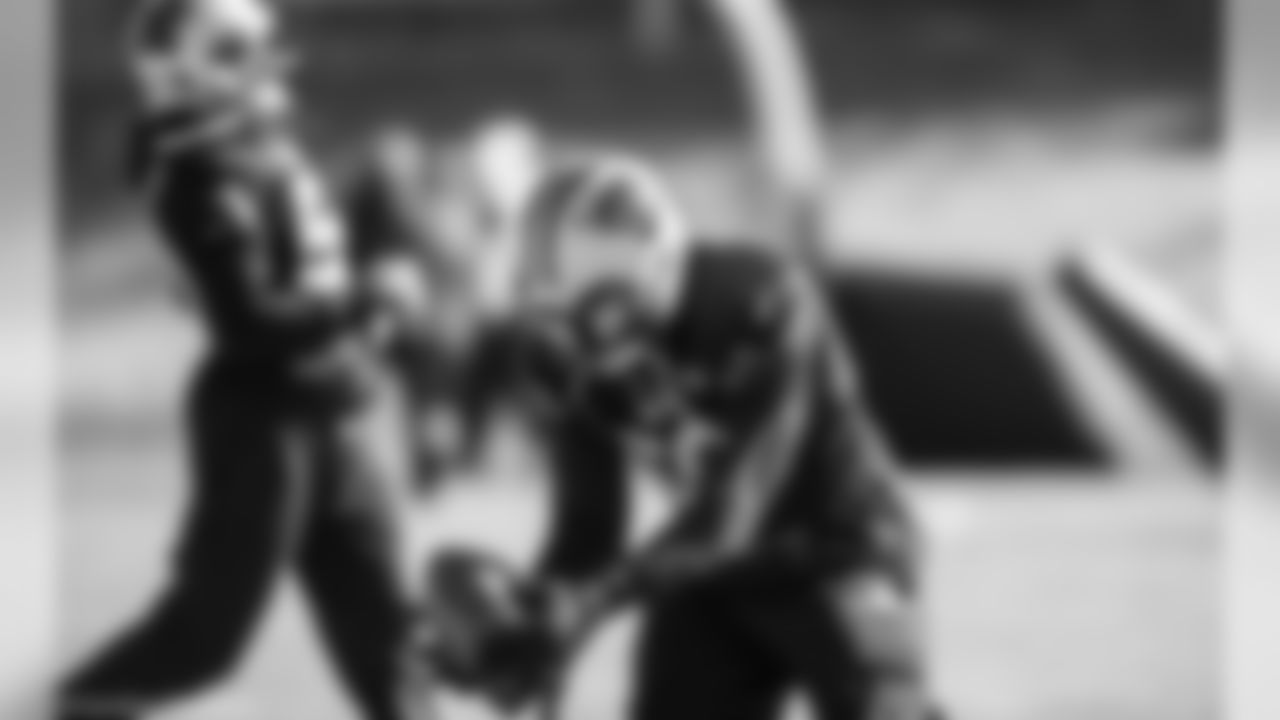 LB Thomas Davis, Sr.