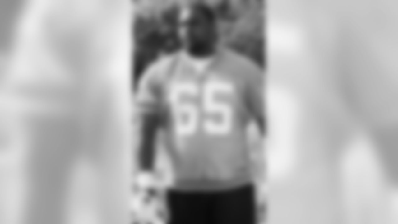 Offensive lineman Garry Williams.