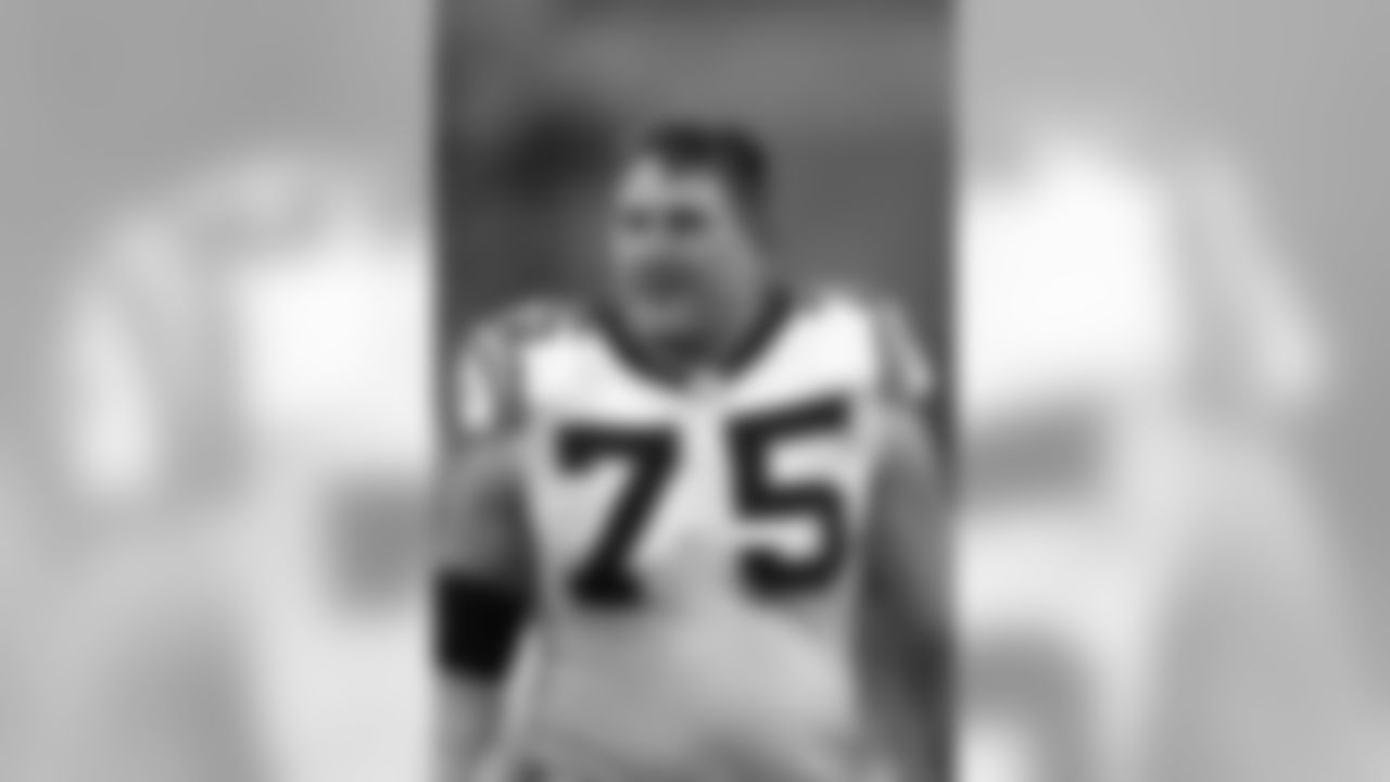 OT Todd Steussie (2001-2003)
Steussie came to Carolina after spending seven years in Minnesota. With the Panthers, the offensive lineman proved to be a bright spot on a unit that gave up 29 sacks on its way to a 1-15 record in 2001. Two years later, Steussie and Co. had turned things around en route to an appearance in Super Bowl 38.