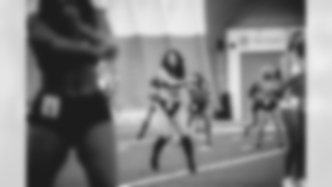 E_DX3_3244