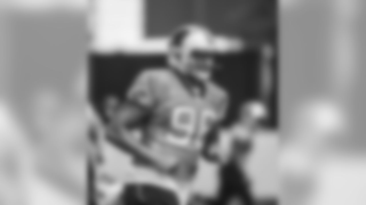 DE Wes Horton