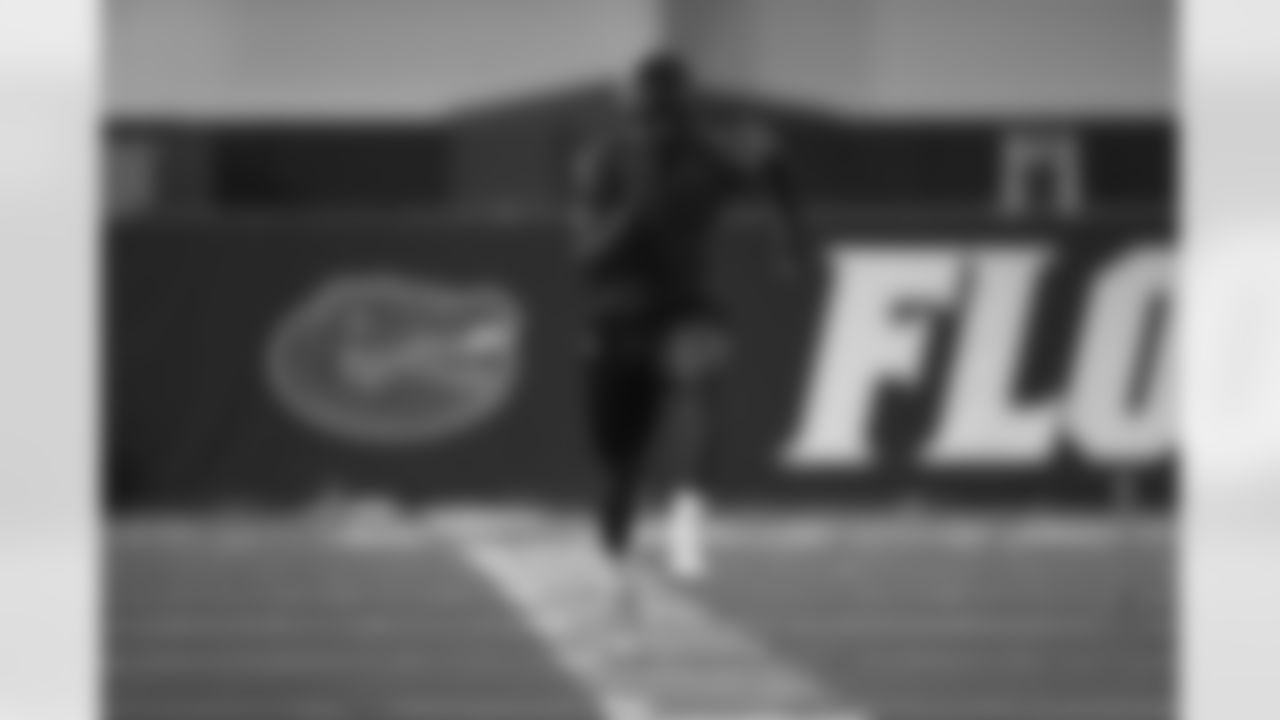 Florida tight end Kyle Pitts runs the 40-yard dash during a pro day for NFL scouts, Wednesday, Mar. 31, 2021, in Gainesville,Fla. (Logan Bowles via AP)