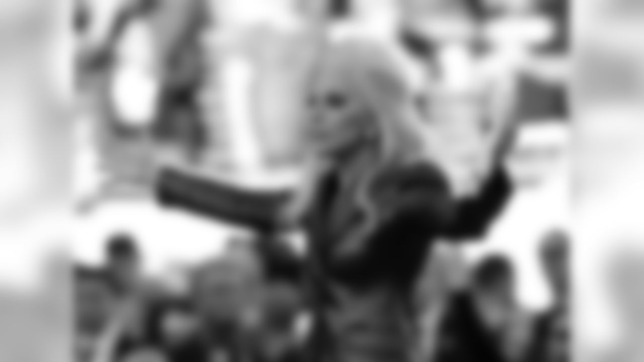 Lady Gaga sings the national anthem before the NFL Super Bowl 50 football game between the Denver Broncos and the Carolina Panthers Sunday, Feb. 7, 2016, in Santa Clara, Calif. (AP Photo/Marcio Jose Sanchez)