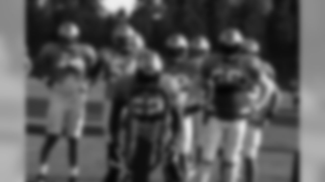 LB Jon Beason