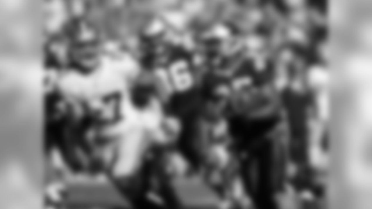 RB Kenjon Barner