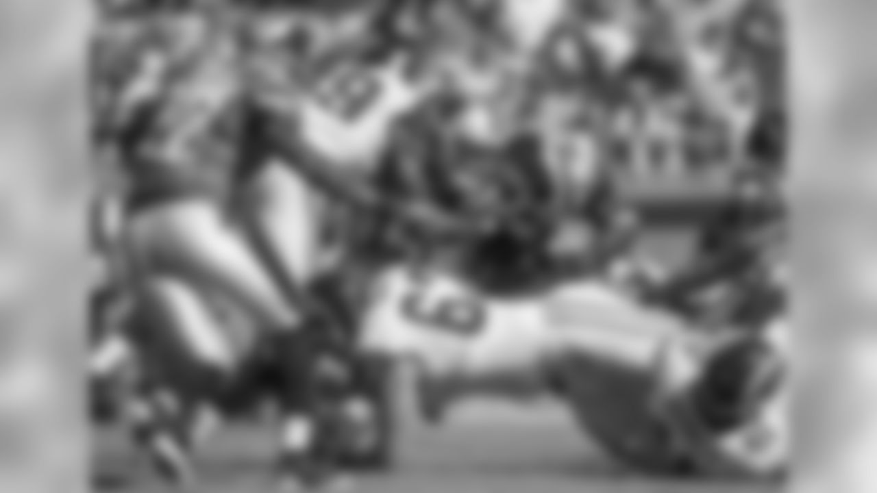 LB Luke Kuechly