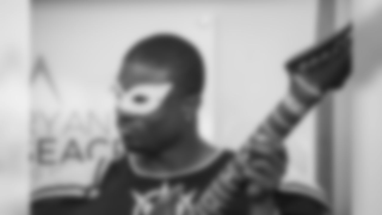 Bene Benwikere as Power Ranger "Captain Carolina"