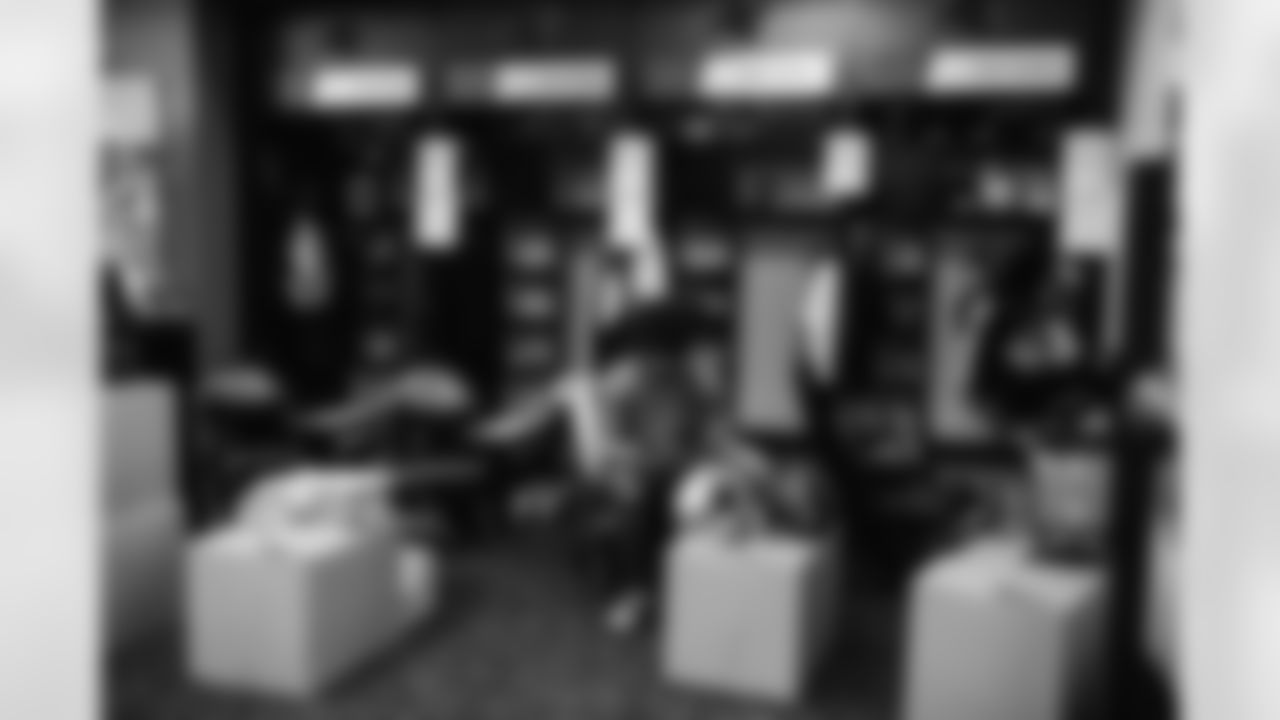 230109 Locker Room Cleanout-001