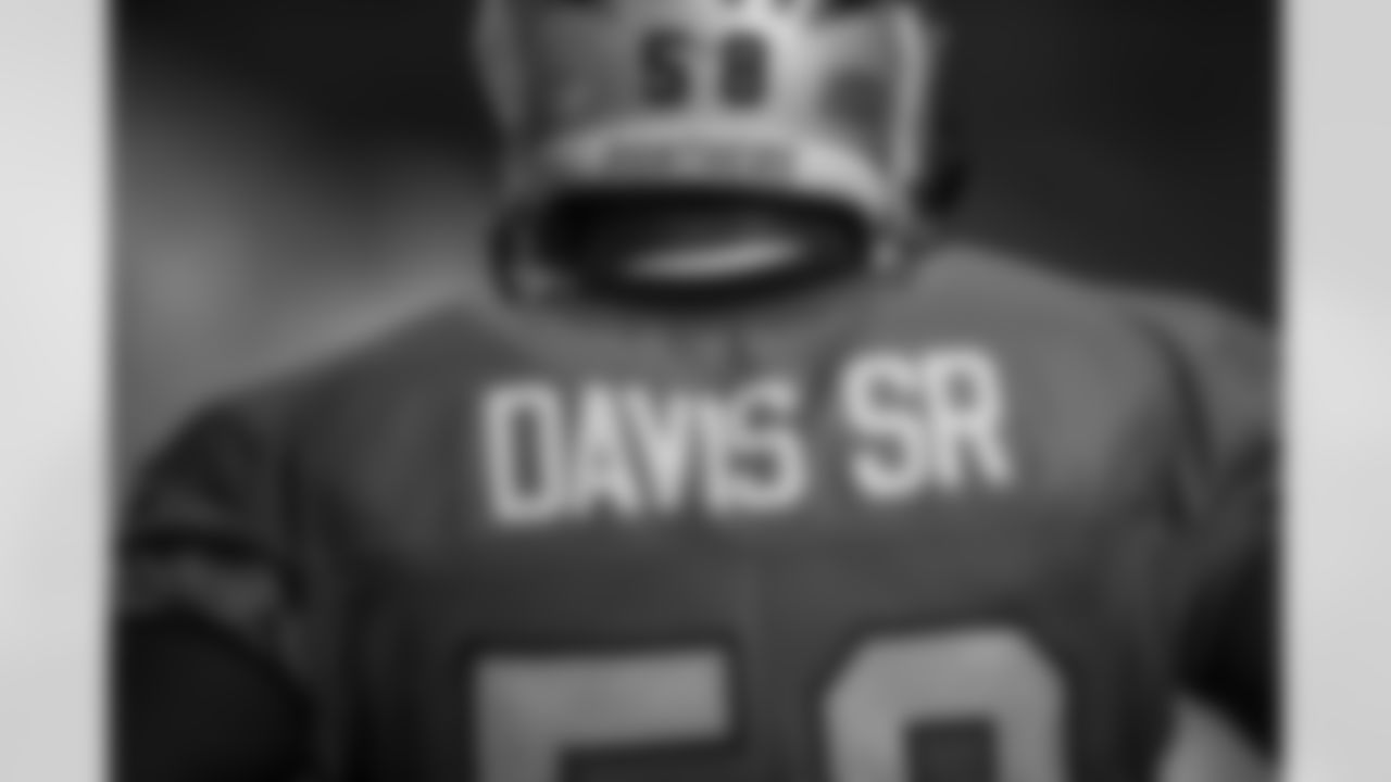 LB Thomas Davis