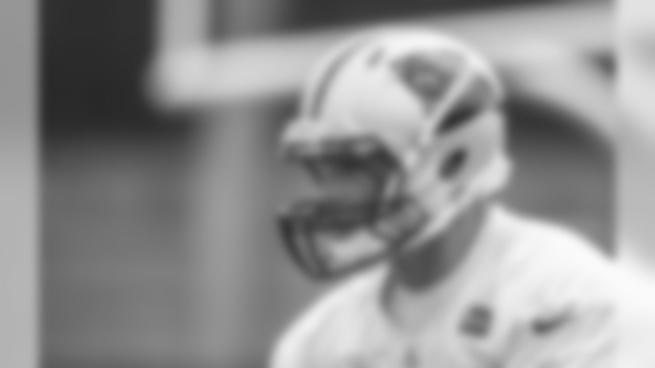 LB Luke Kuechly