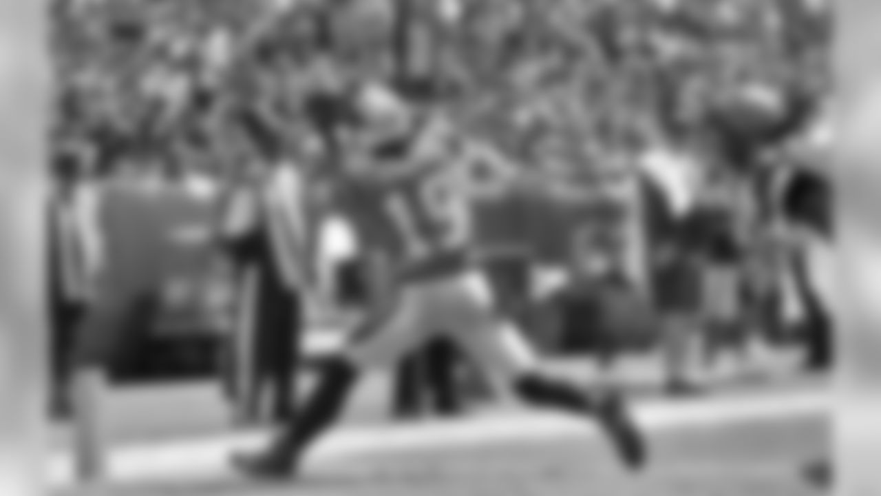 Carolina Panthers wide receiver Ted Ginn Jr.(19) pulls in a seven-yard touchdown reception during the second quarter of an NFL football game against the Tampa Bay Buccaneers, Sunday, Oct. 4, 2015, in Tampa, Fla. (AP Photo/Brian Blanco)