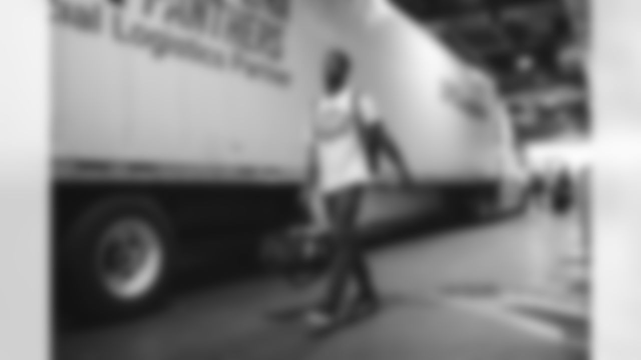 View arrival photos as the Panthers unload at Raymond James Stadium for the 2021 season finale against the Buccaneers.