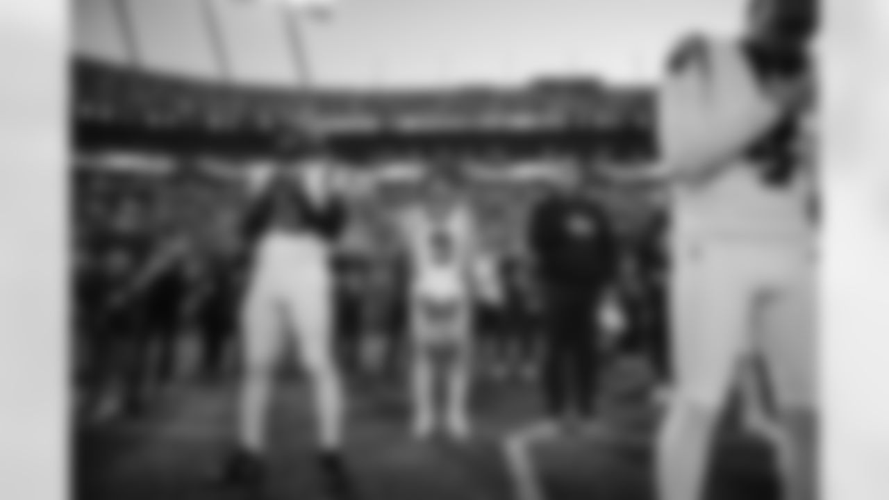 230918 WK 2 Saints_ National Anthem-32