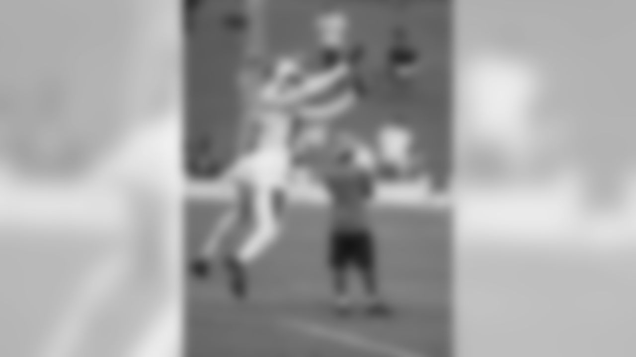 WR Avius Capers