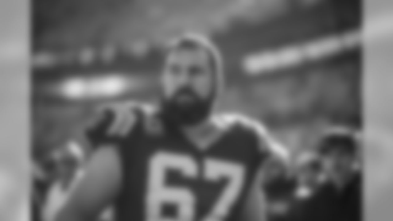 2018_12_23 CARvsATL warm ups 1251