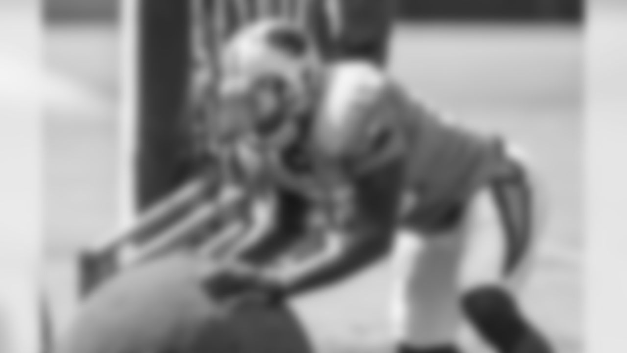 LB Thomas Davis, Sr.