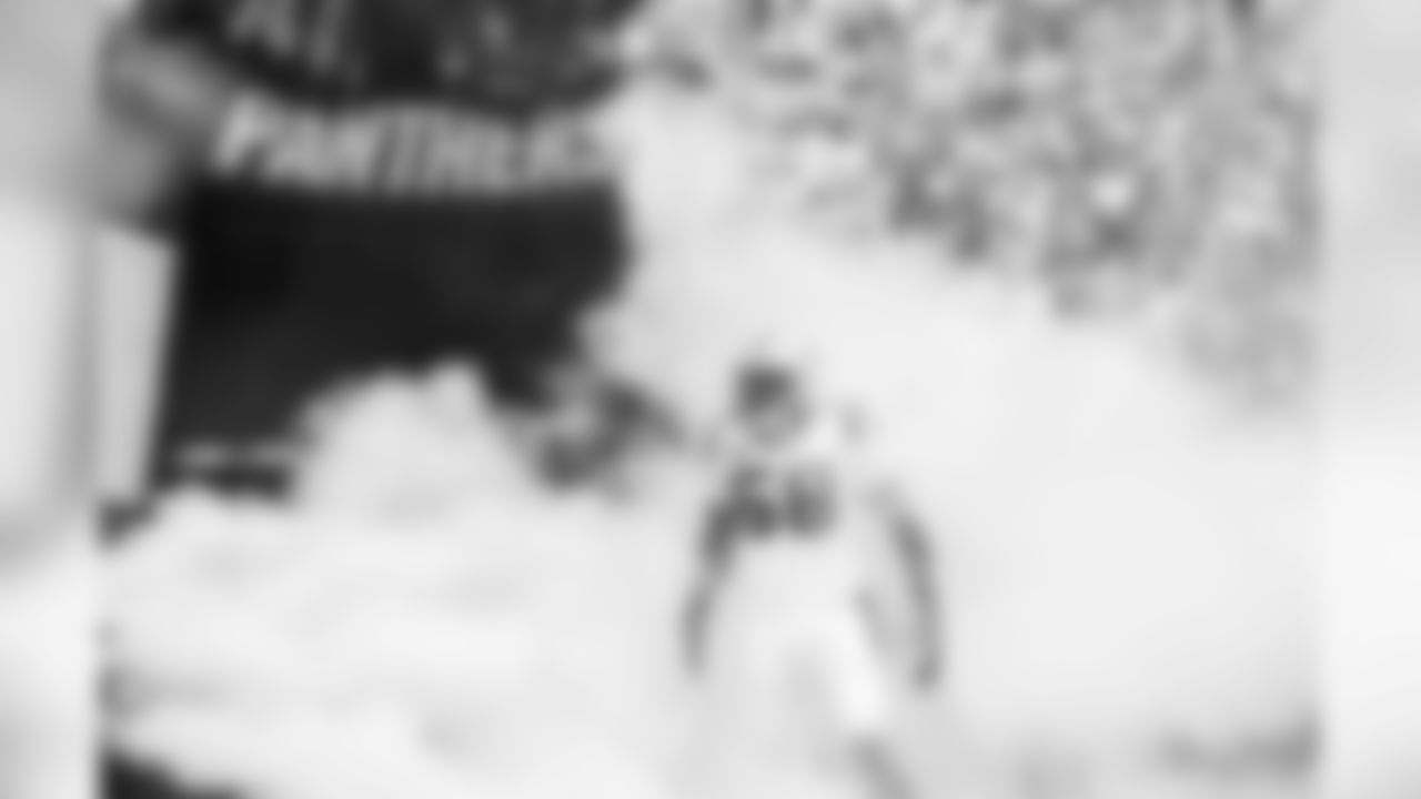 LB Thomas Davis, Sr.