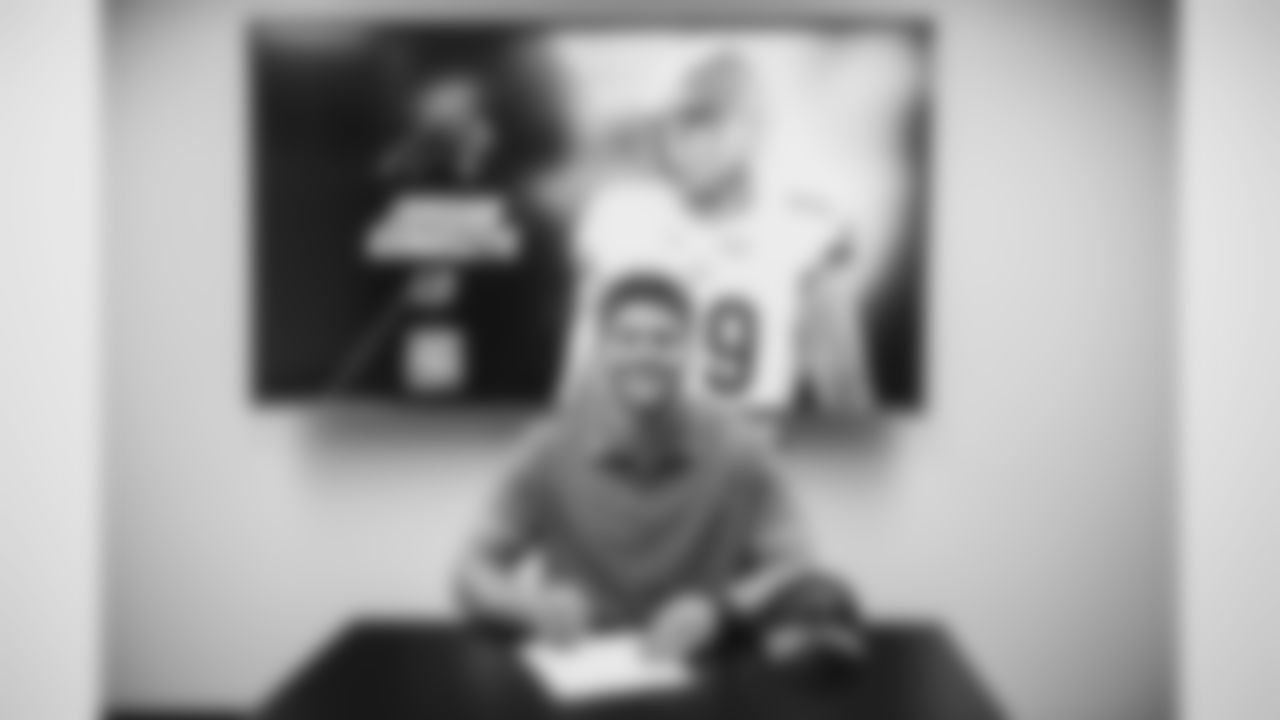 RookieSignings_16