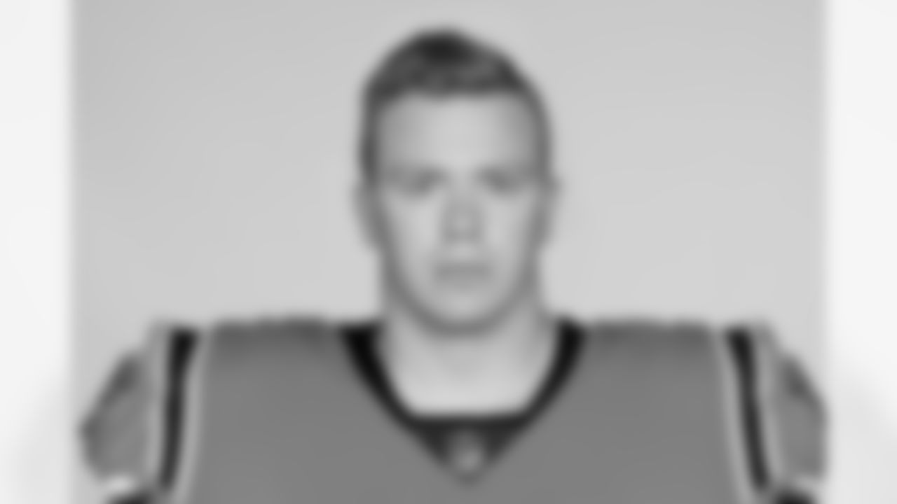 No. 60 offensive lineman Pat Elflein