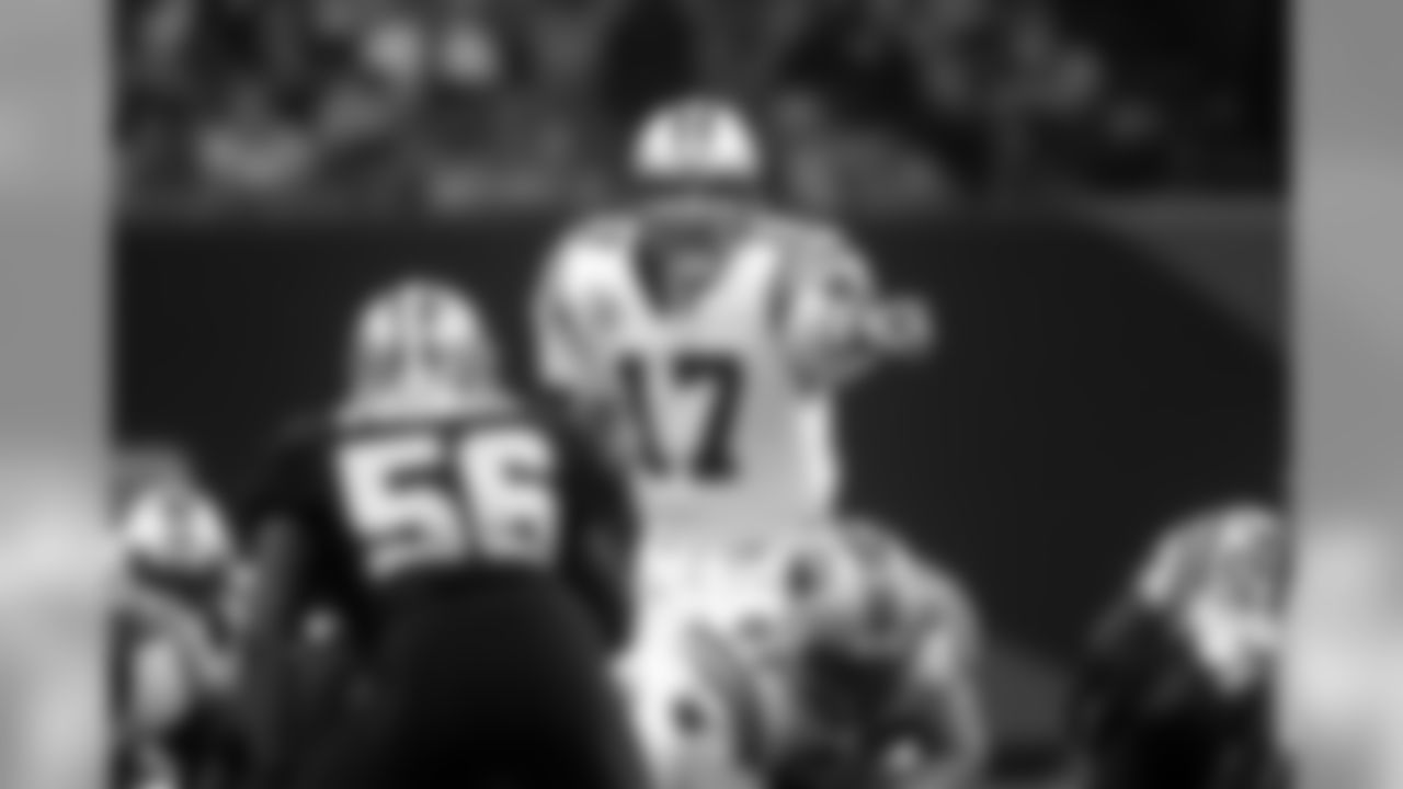 Carolina Panthers quarterback Jake Delhomme prepares to run a play against the New Orleans Saints in the first half of an NFL football game in New Orleans Sunday, Nov. 8, 2009. (AP Photo/Patrick Semansky)
