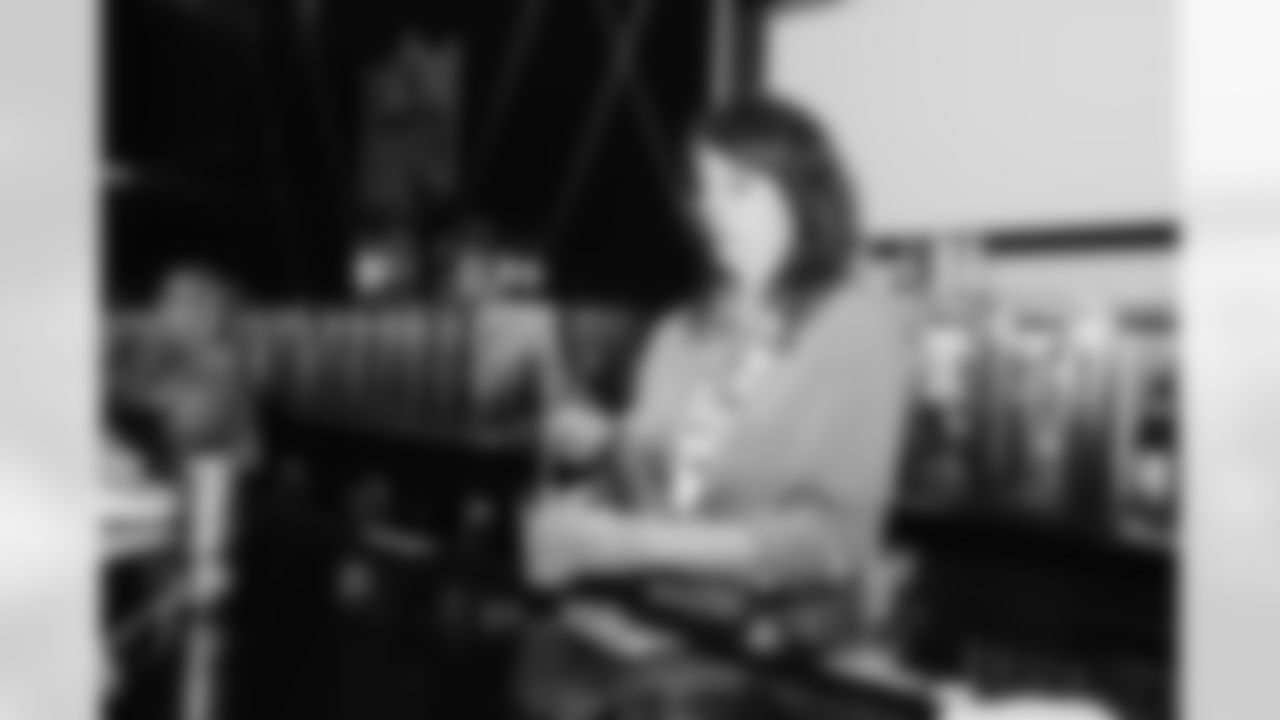 23031 Turn the Night Blue-010